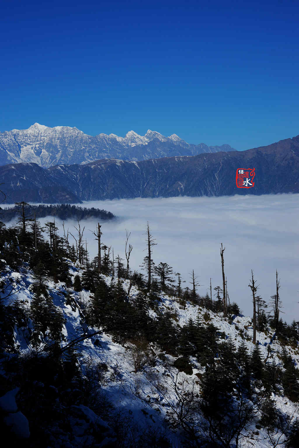 光头山,位于四川省雅安市天全县两路乡境内