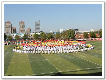  p>莱阳市府前中学地处莱阳城区中心,因北依市政府而得名.