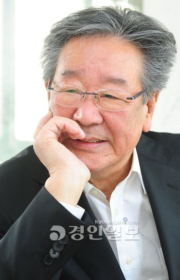  p>崔佛岩(         )本名崔英汉(         ),1940年6月15日出生.