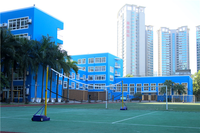 市皇御苑学校 /a>创建于2002年9月(前身是深圳市高级中学皇御苑学校