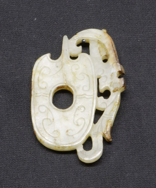 战国青玉鸡心佩