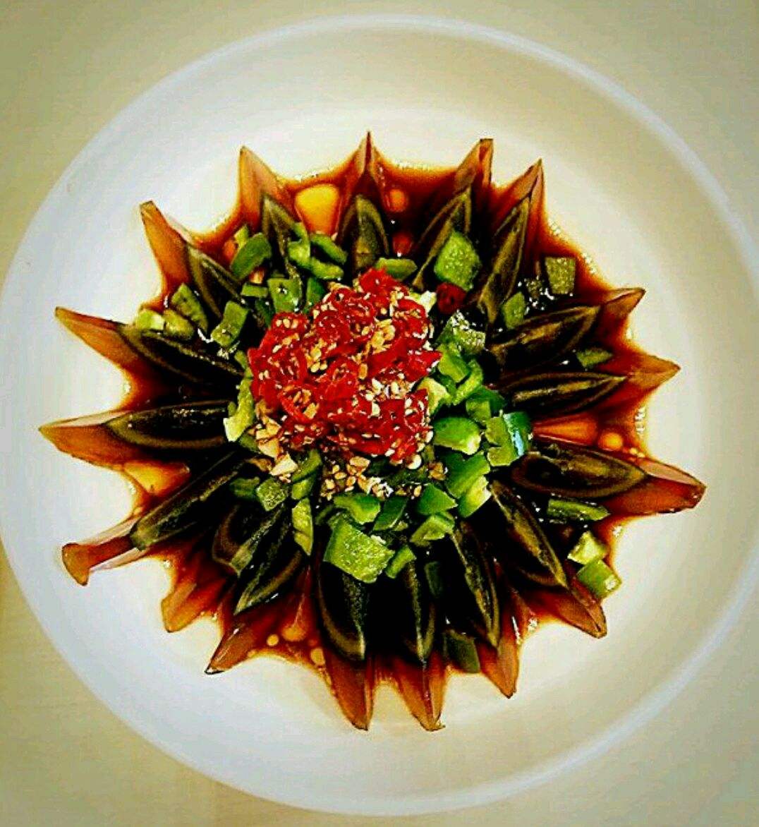  p>青椒皮蛋是一种用 a href="#" data-lemmaid="74494">青椒 /a>和 a