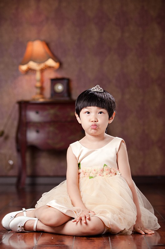  p>韩阳桐,女,2008年1月出生于北京,是个地地道道的北京小姑娘.