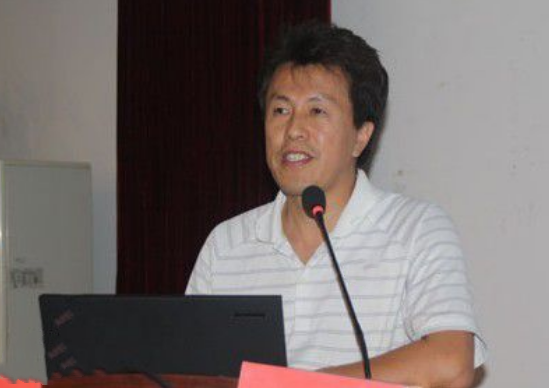 李龙,男,1962年5月生,中共党员,小儿外科专家,主任医师,教授,博士生