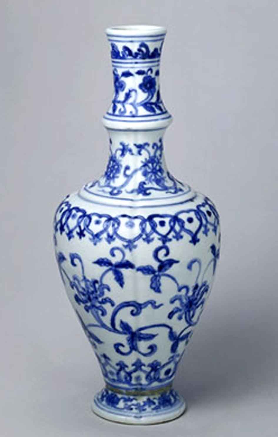  p>明成化青花瓷是汉族传统名瓷,分官窑,民窑两种.