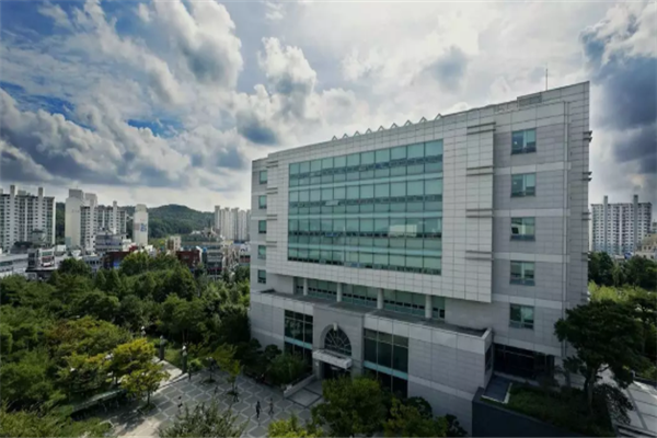  p>蔚山大学(               ,university of ulsan)是韩国最著名高等