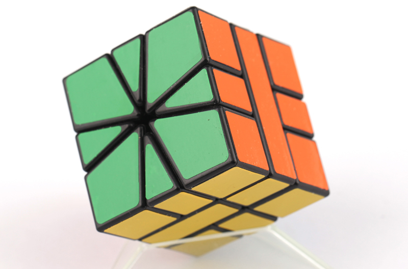 我们平时说的sq1魔方,通常都是指正方形的sq1.