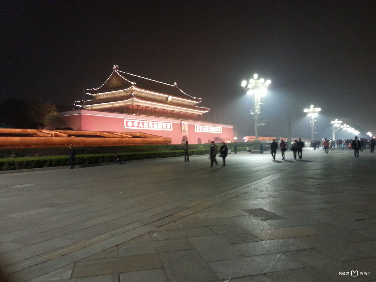  p data-id="gntr6m41mz">长安街是中国北京市境内一条连接东城区与