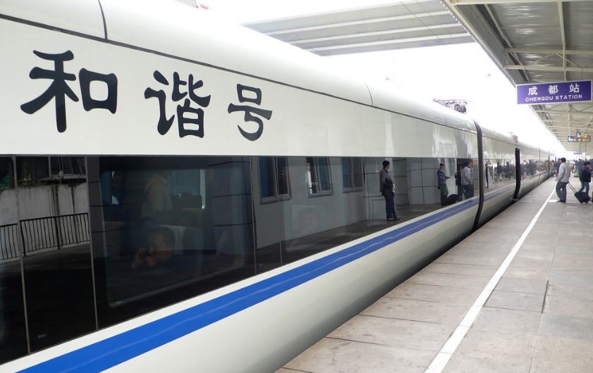  p>成(都)渝(重庆)和谐号,亦称为"成渝动车组",第一班是由2009年9月26