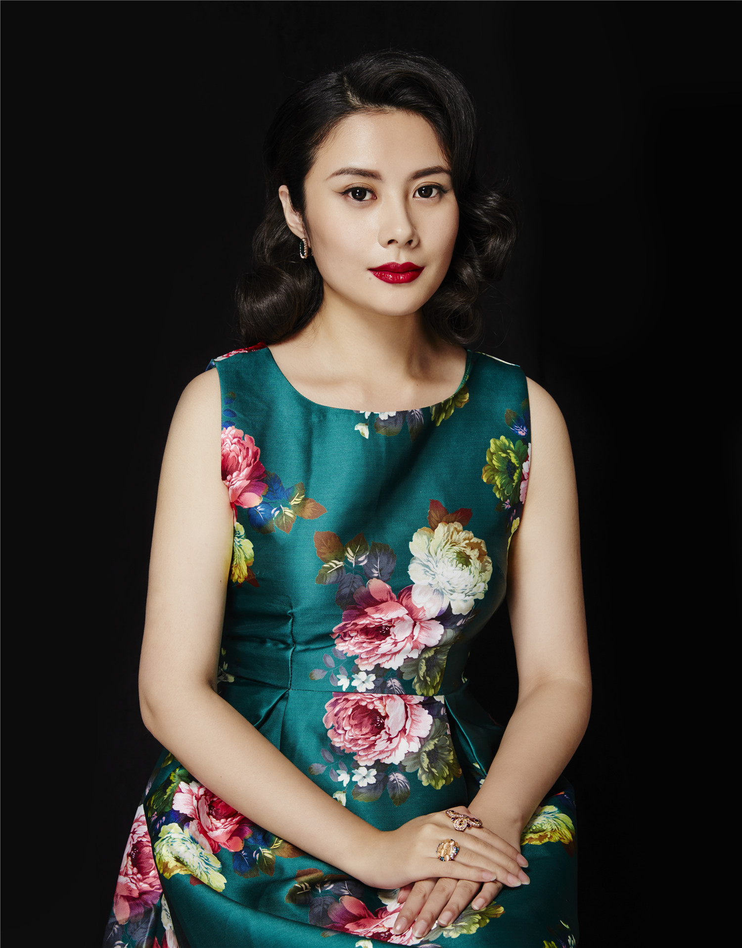  p data-id="gnasvblskw">李洋,曾任中国网出镜记者,新华网主持人