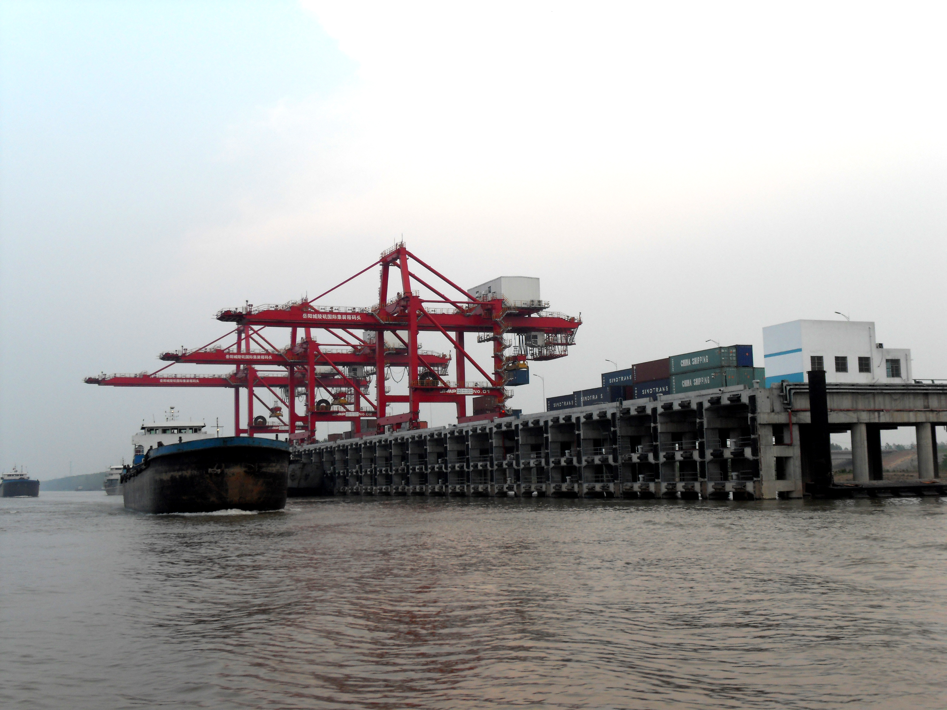  p data-id="gnbrhp891d">湖南城陵矶新港区位于岳阳市区东北部,地处"