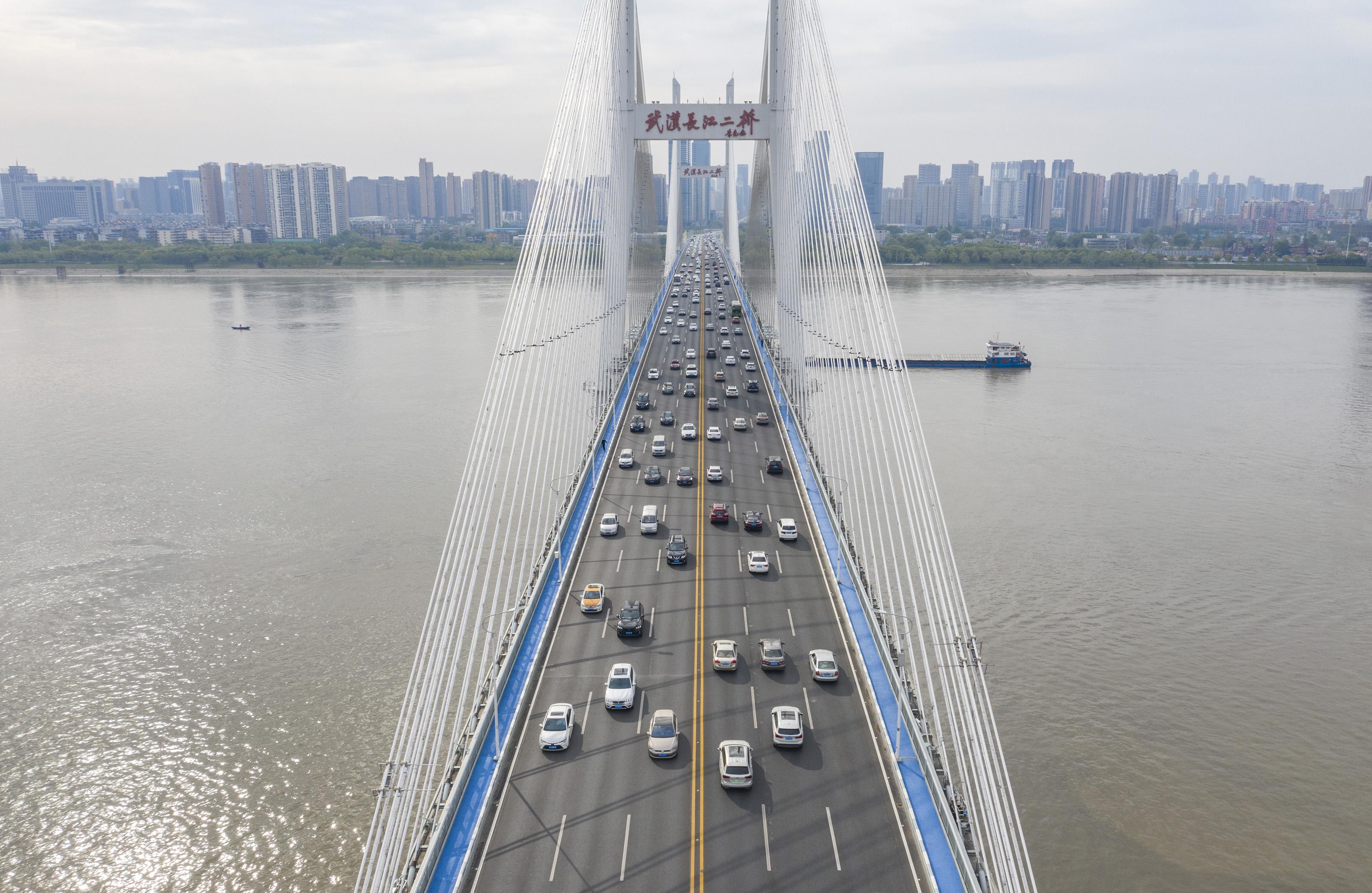 武汉长江二桥(the second yangtze river bridge in wuhan)是中国<