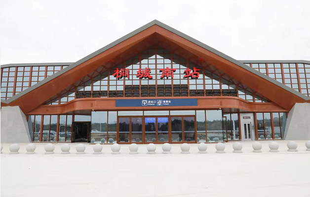  p>桐城南站是合肥至安庆客运专线(简称"合安高铁")引入安庆站的最后