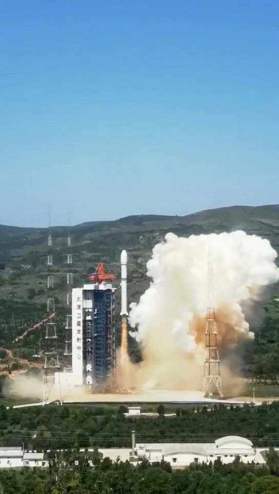 中国在太原卫星发射中心用长征二号丁运载火箭,成功将吉林一号宽幅01b