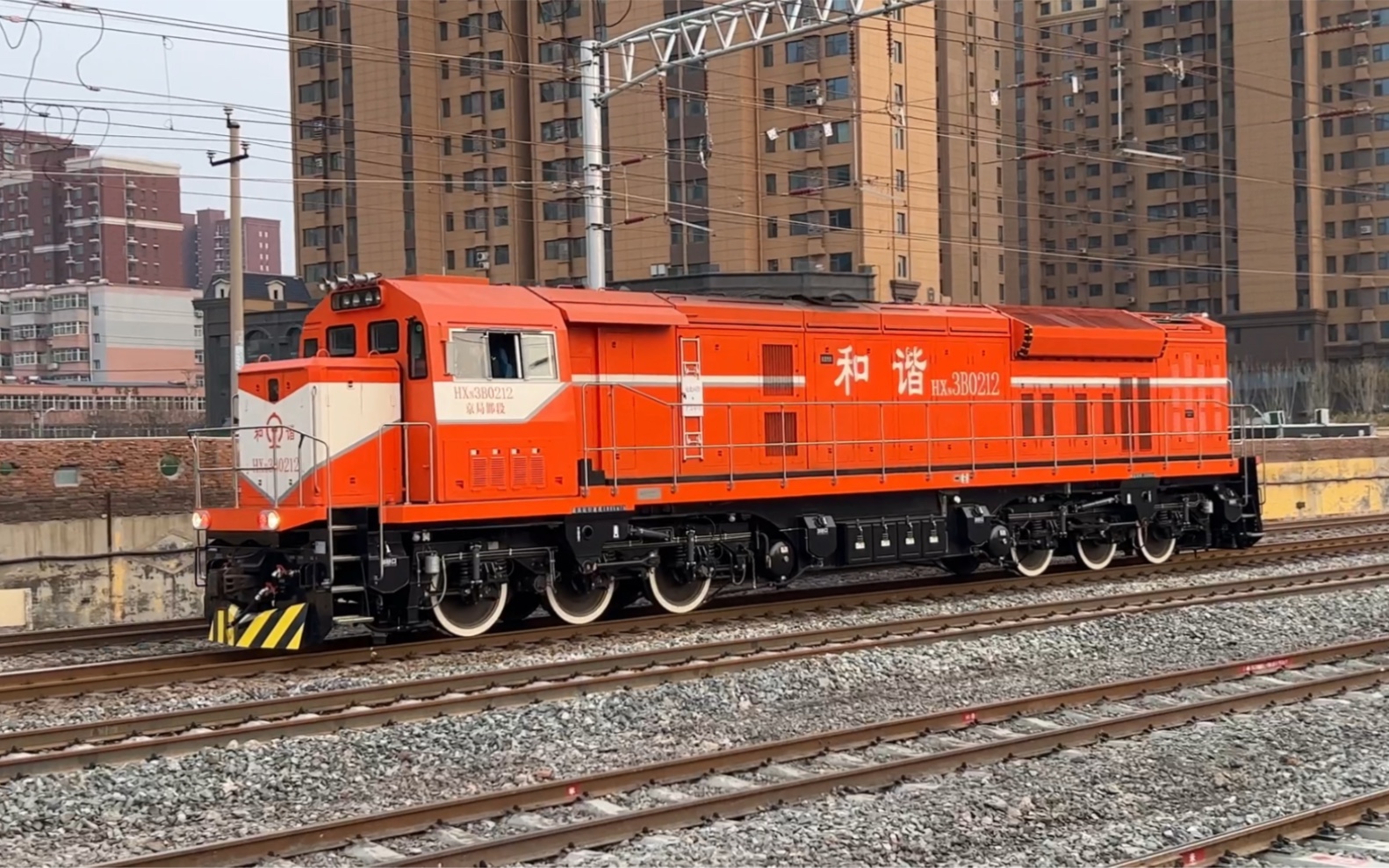 和谐3b型内燃机车