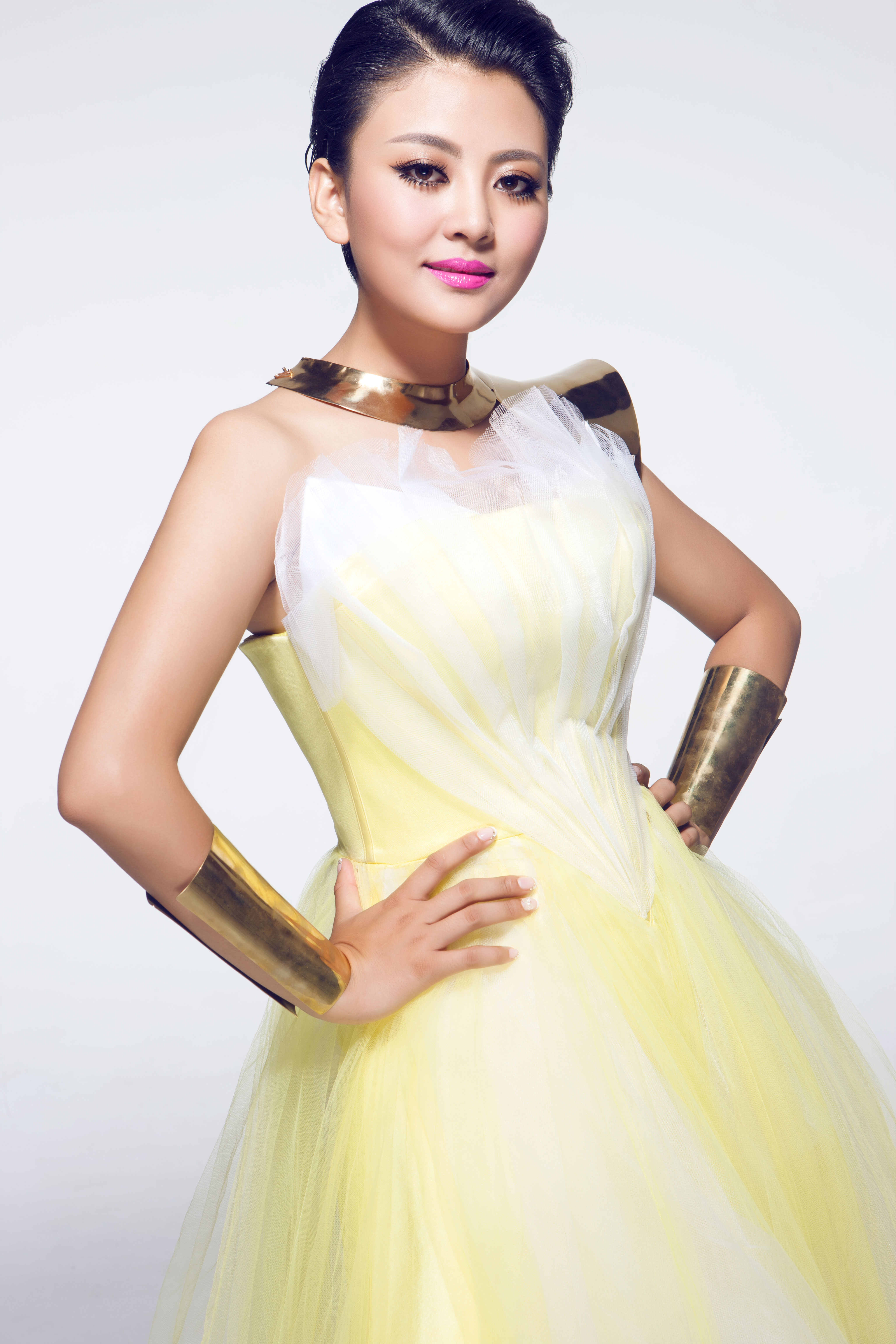  p>阿鲁阿卓,彝族,生于贵州 a target="_blank" href="/item/毕节