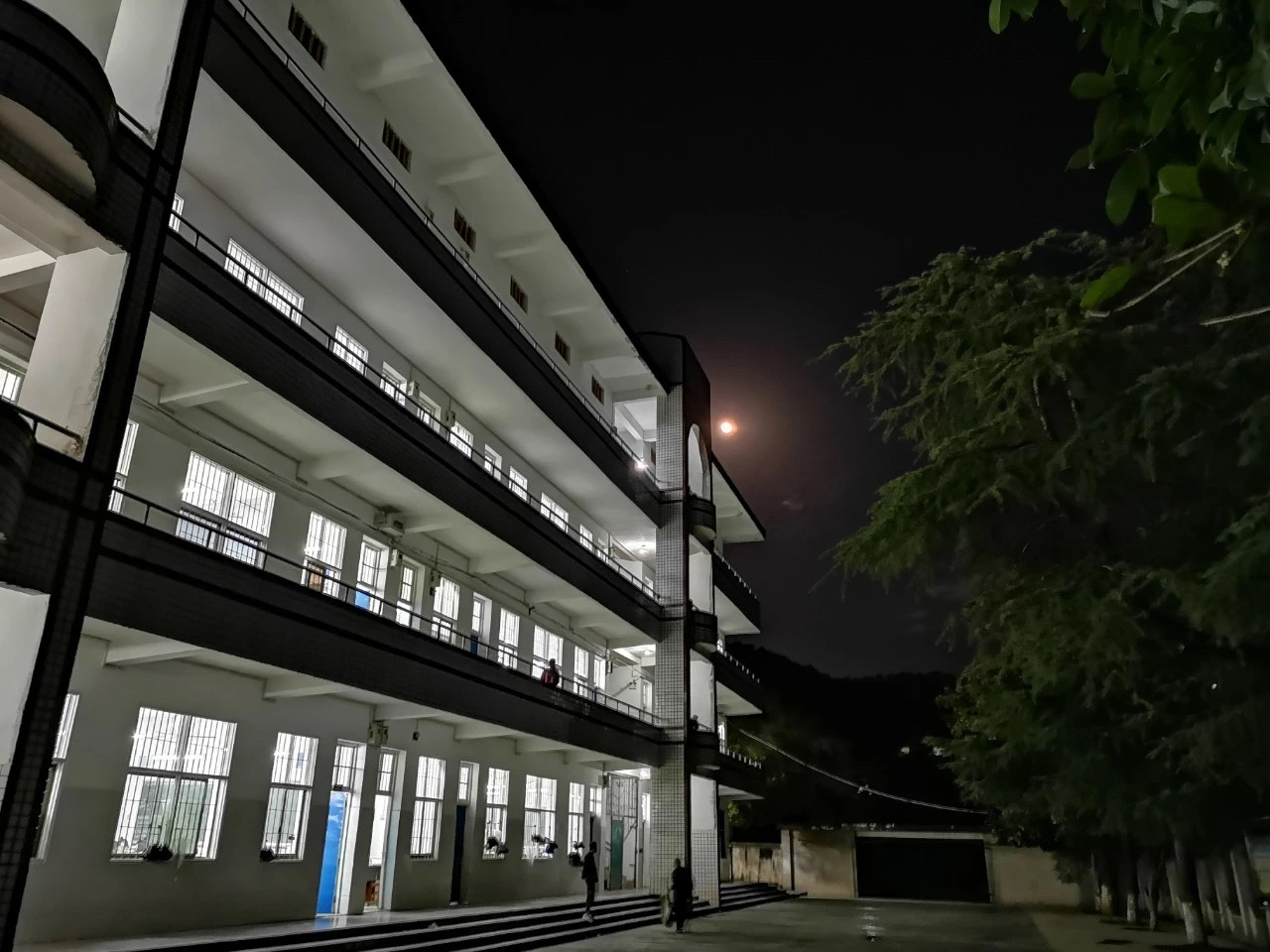 祁东县育贤中学