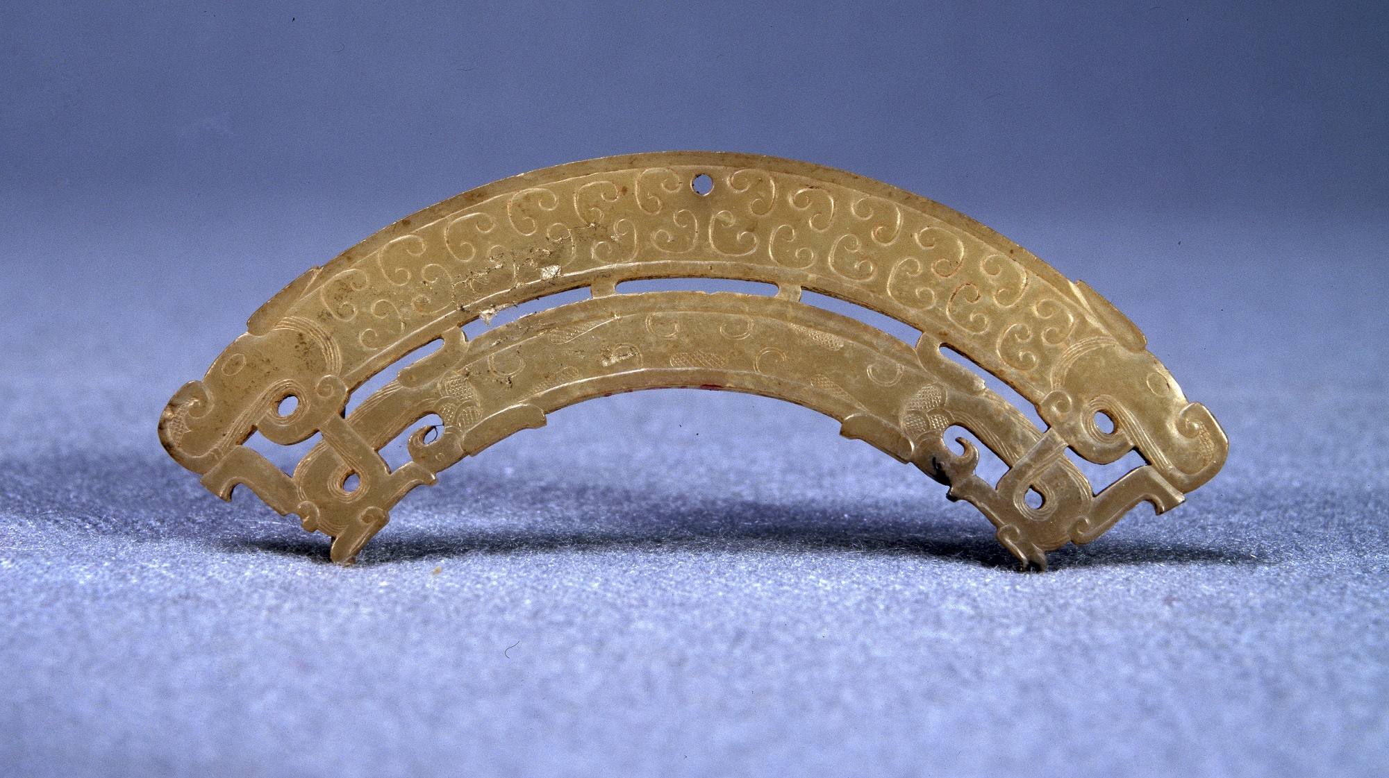 战国透雕双龙青玉璜