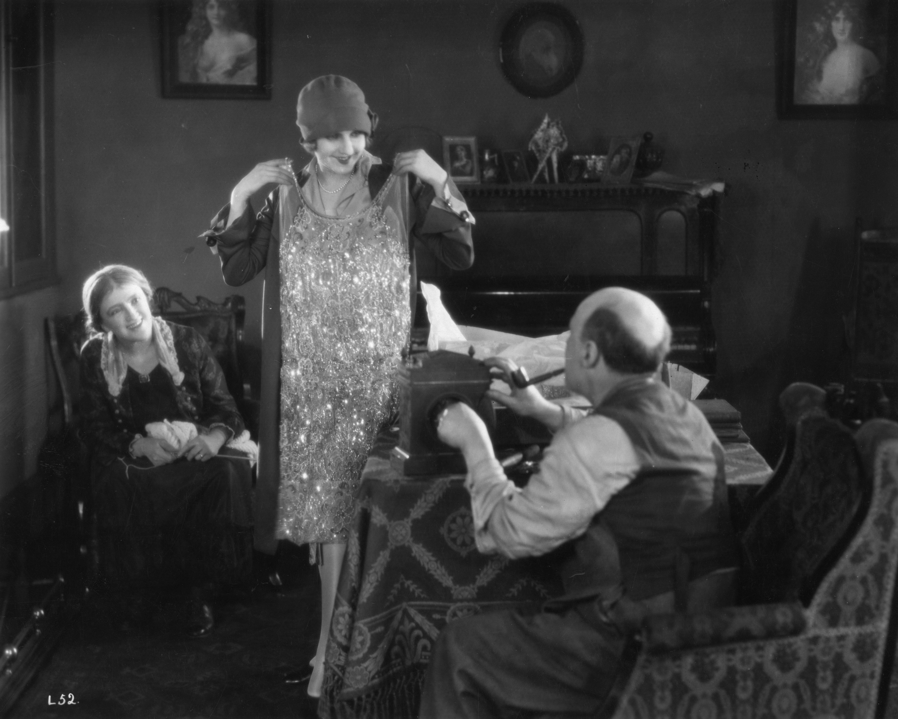 《房客》是由 a target="_blank" href="/item/阿尔弗雷德·希区柯克