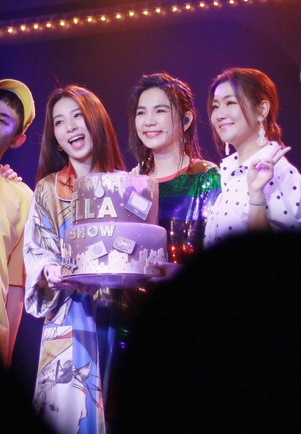 SHE同框亮相！平均年龄超过37岁…