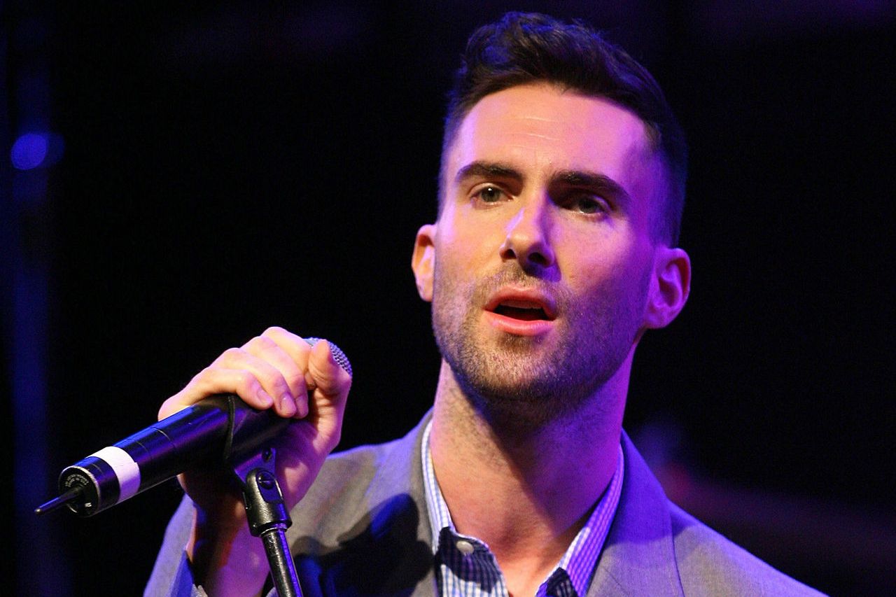  p>亚当·莱文( i>adam levine /i>),1979年3月18日出生于美国加利福