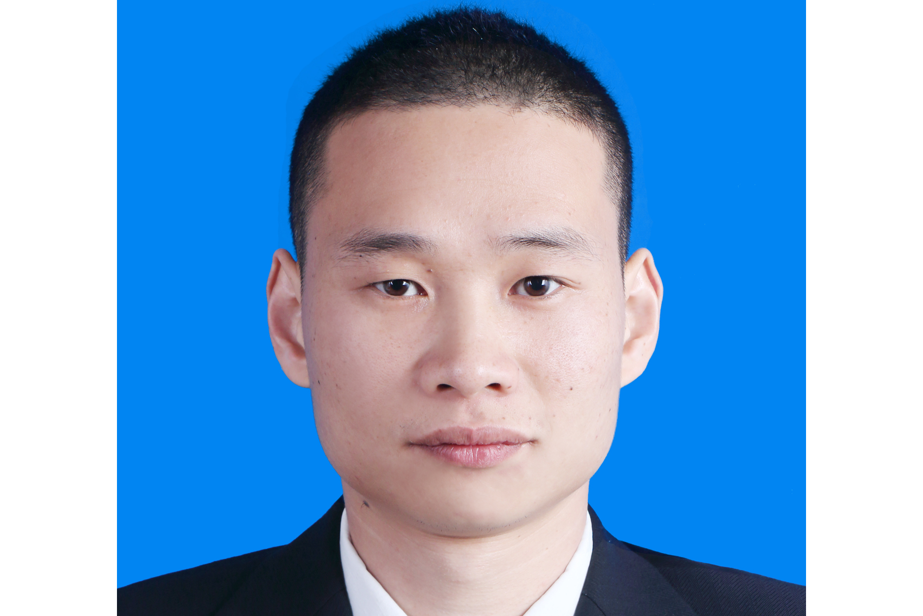 浙江泰顺人,大学学历,泰顺律师行业联合党支部副书记,浙江共进