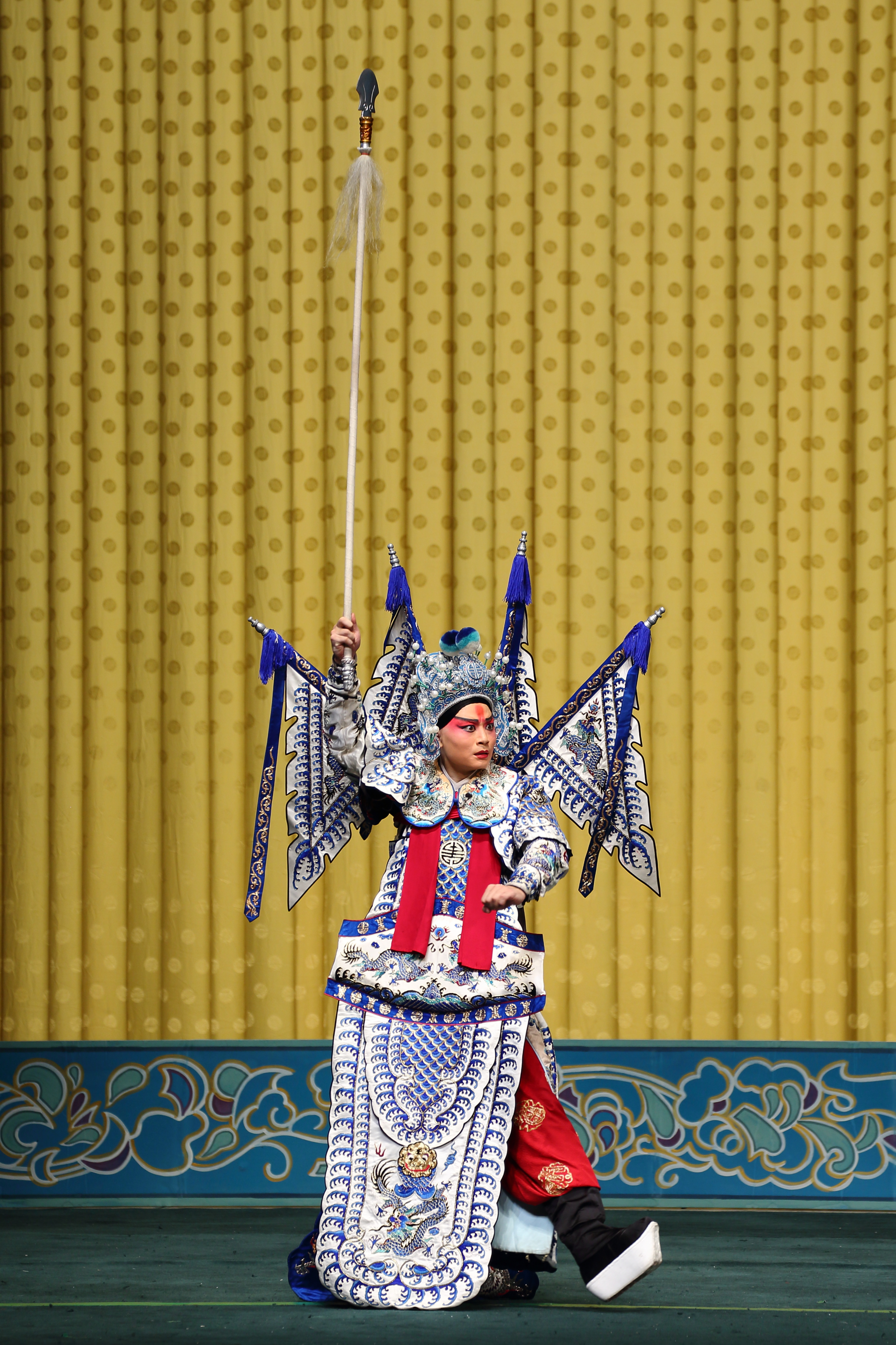  p data-id="sw5ii7t77kxy">于泳,北京京剧院优秀青年武生演员.