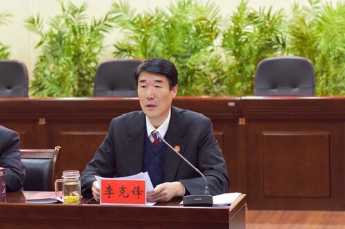  p>李克锋,男,汉族,1967年8月出生,甘肃静宁人,大学学历,1992年1月