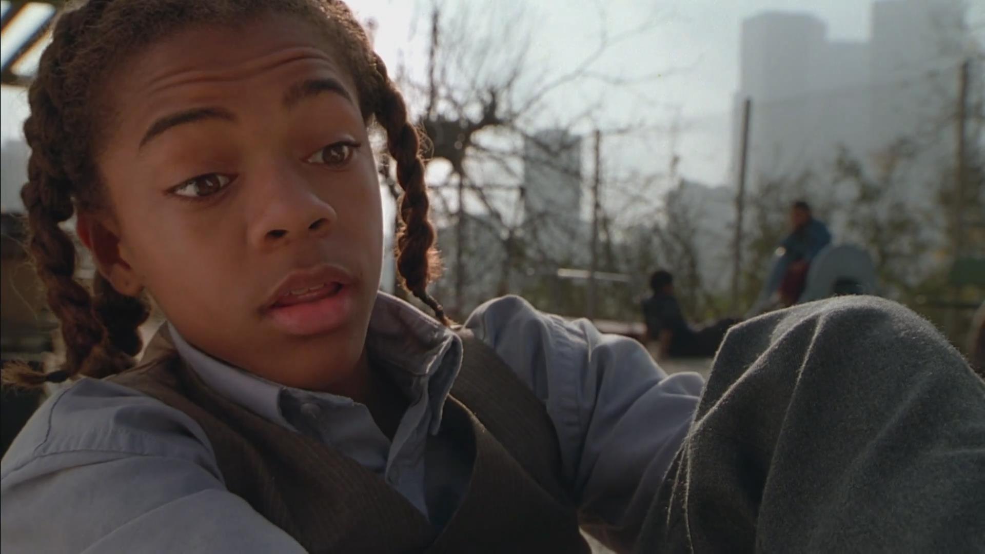 小鬼魔鞋》是由约翰·舒尔茨执导的喜剧片,宝娃,乔纳森·利普尼基出演