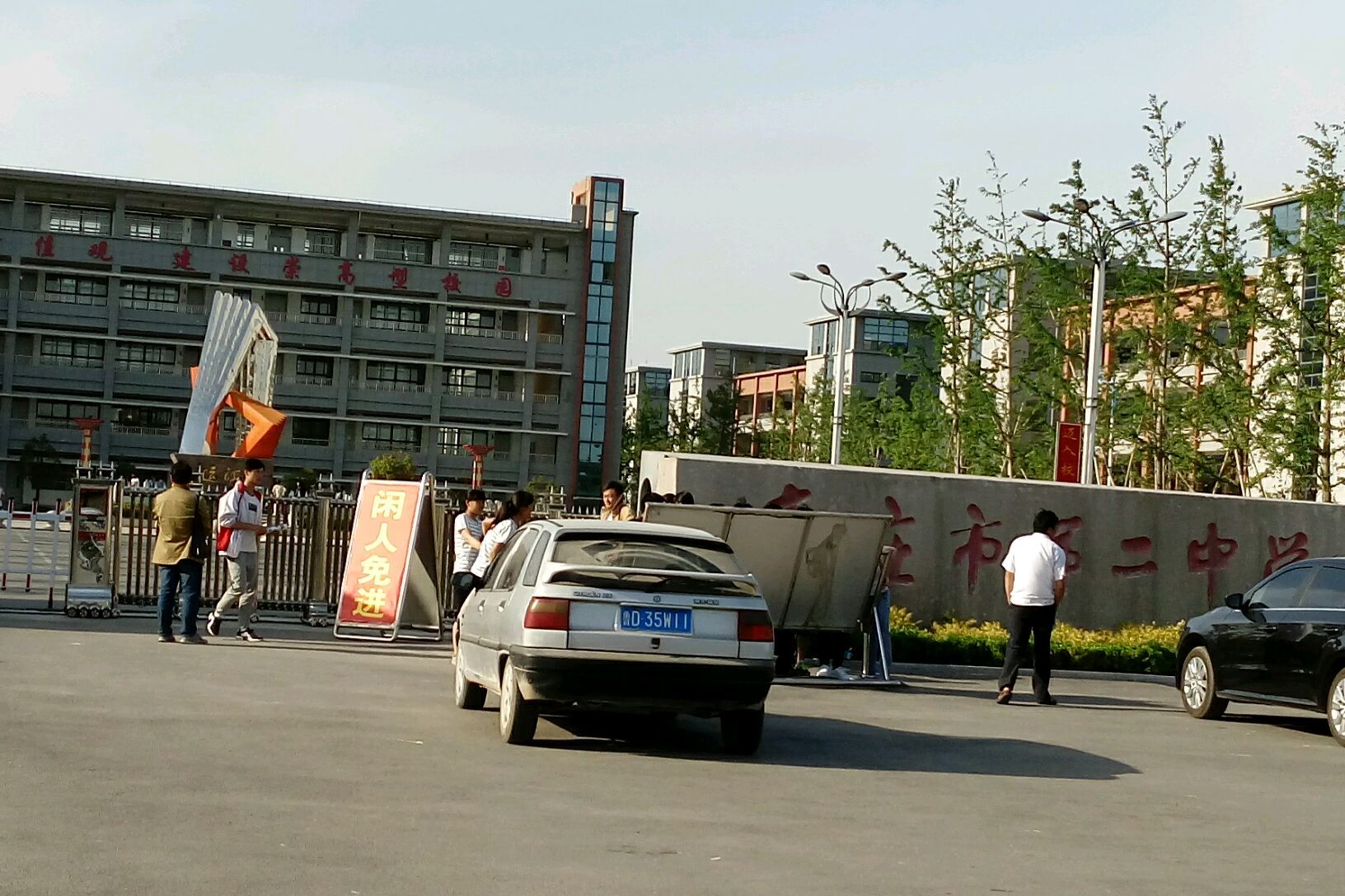  p>腾飞中的枣庄二中 枣庄二中创建于1952年,为市重点高中,省级规范化