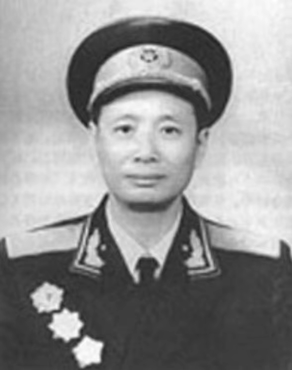 1955年被授予中将军衔
