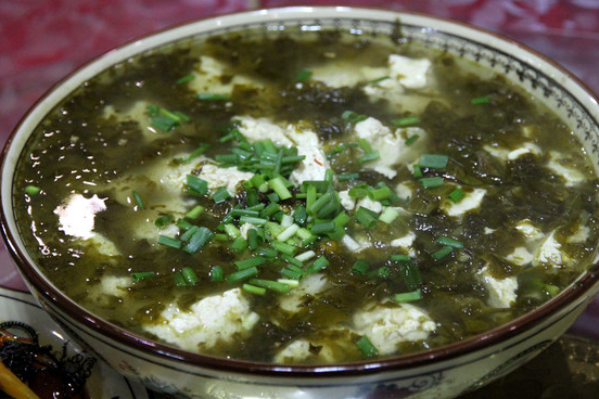  p>豆花肉末酸菜汤是一道由豆腐1块,牛肉末100克等食材制成的食品.