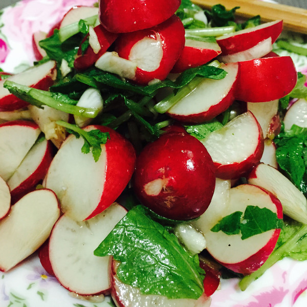 凉拌小水萝卜缨