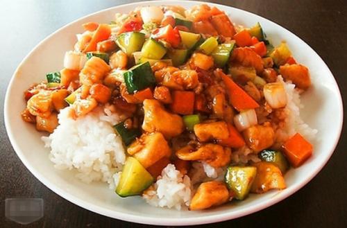 宫保鸡丁浇饭
