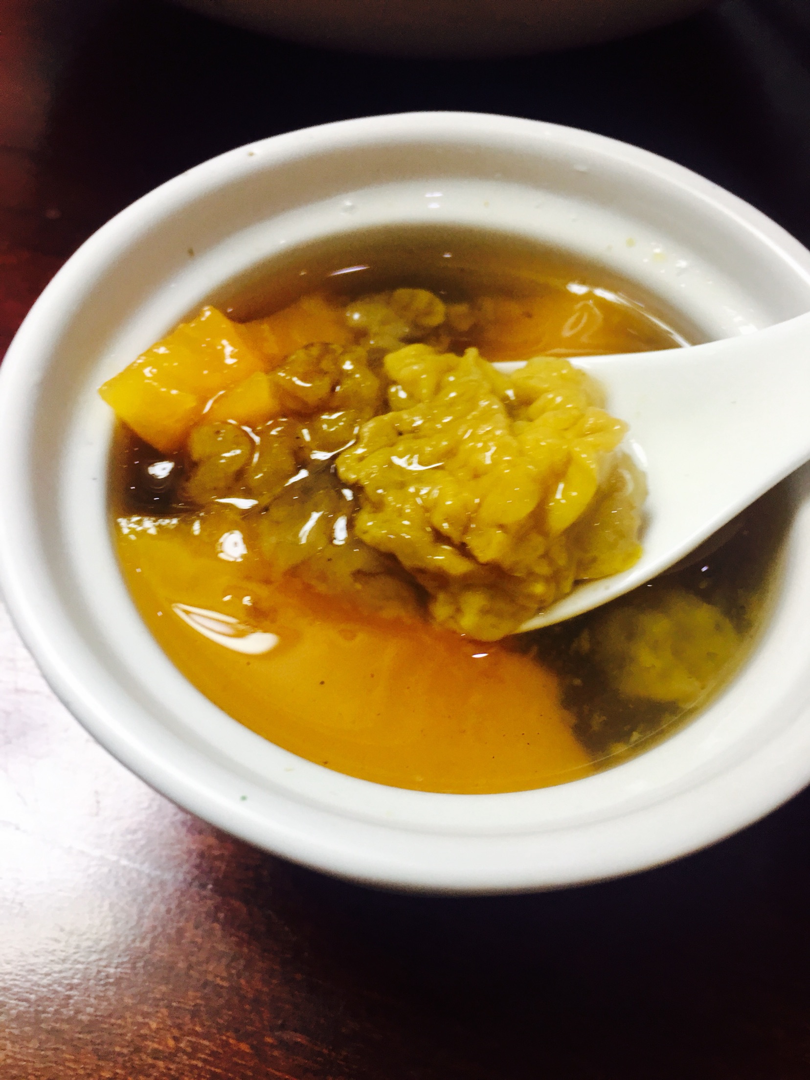  p data-id="go0nmyo089">橙盅炖金耳是一道