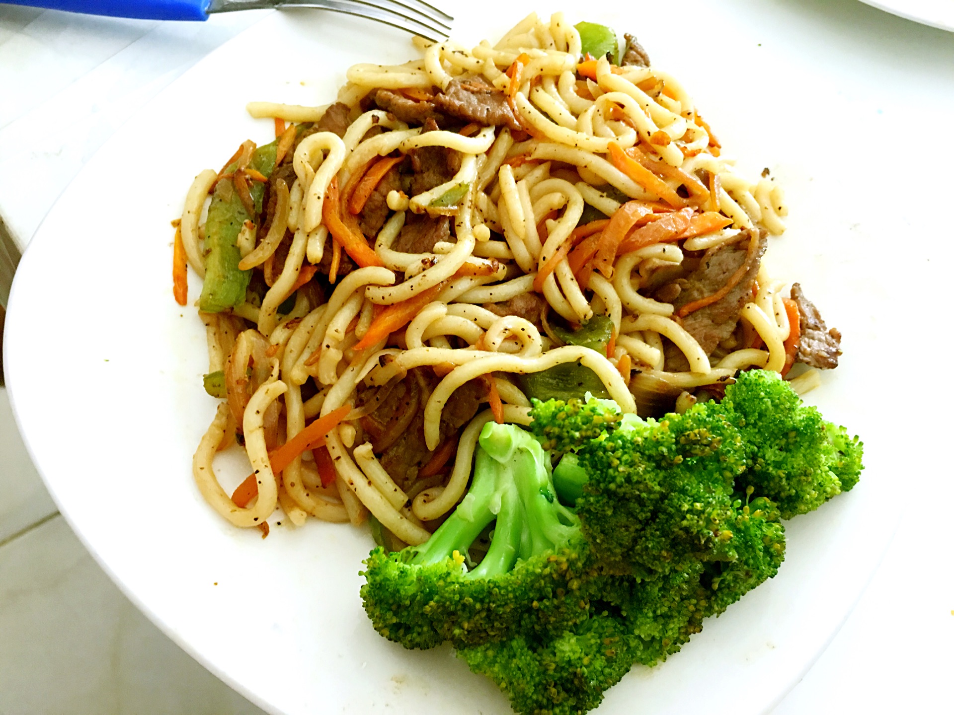  p>黑椒牛柳炒乌冬面是一道由嫩牛肉,乌冬面, a href="#" data-lemma