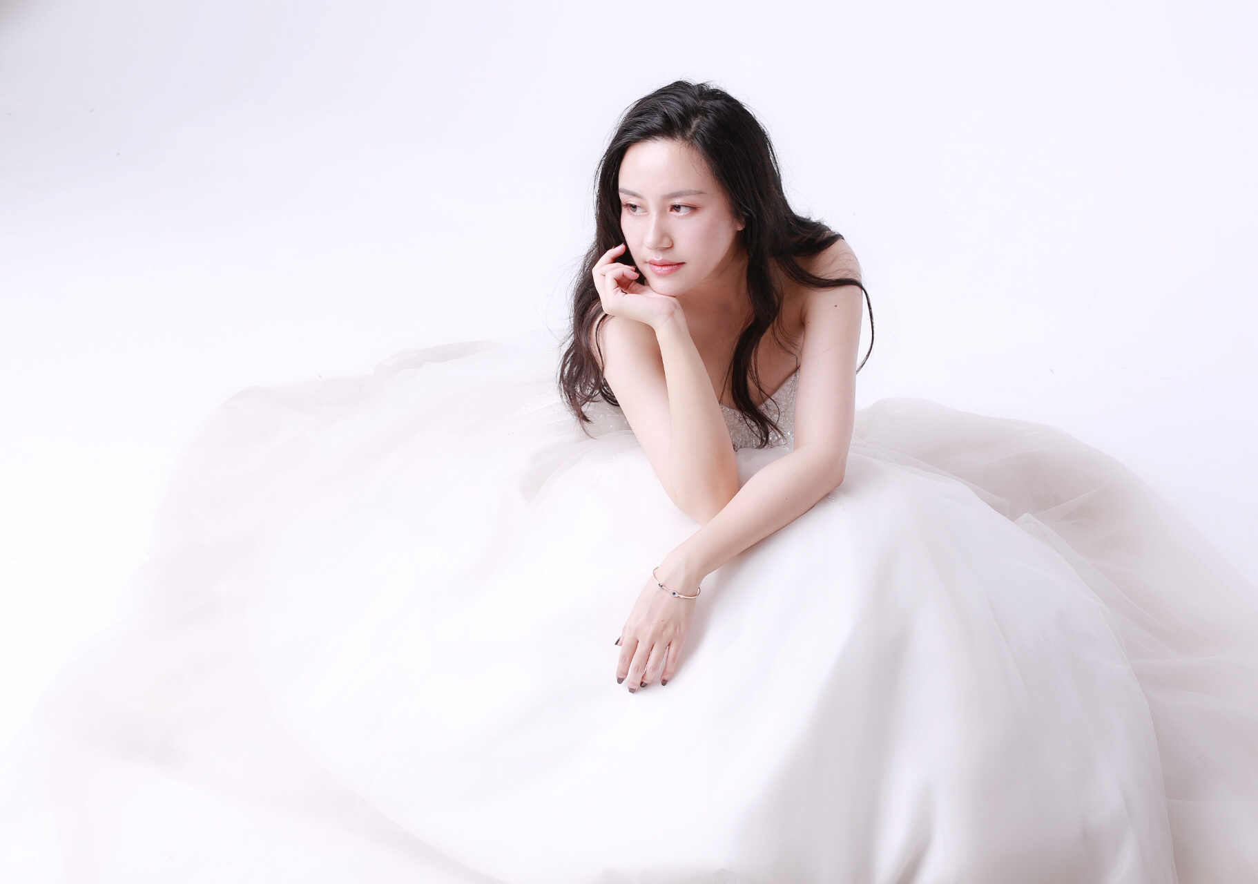 1d6rriqa">王紫凝,1991年6月13日出生于辽宁省沈阳市,中国内地女歌手