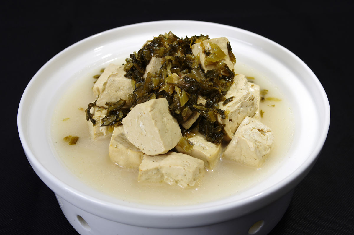 咸菜鱼尾豆腐汤
