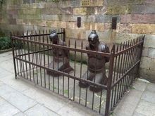  p>岳飞墓,又称岳坟,岳王庙,位于 a target="_blank" href="/item