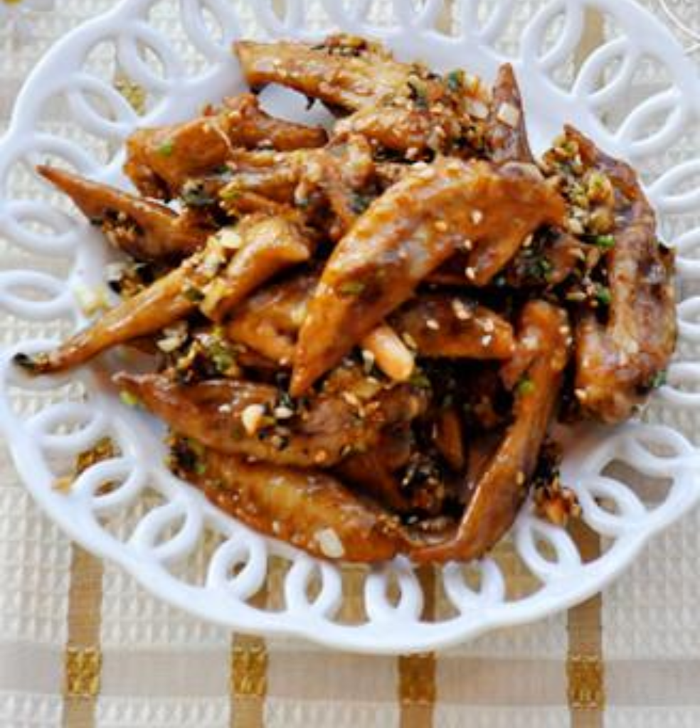  p data-id="gnwmr9o3v1">椒盐翅尖是以鸡翅尖为主要原料制作的一道菜