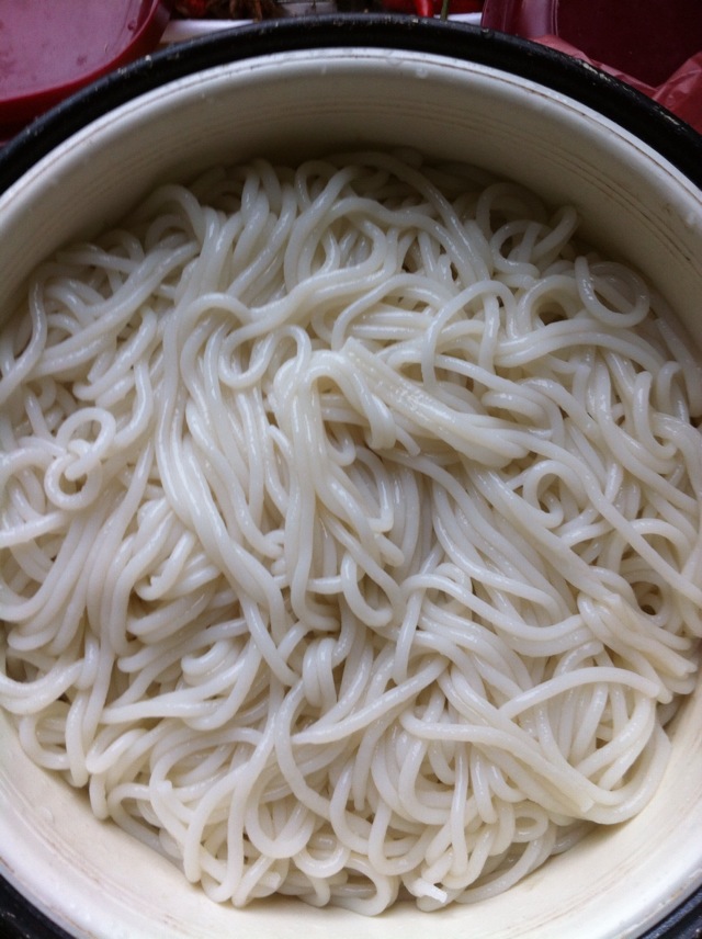 主料为米粉,火腿肠,鸡蛋