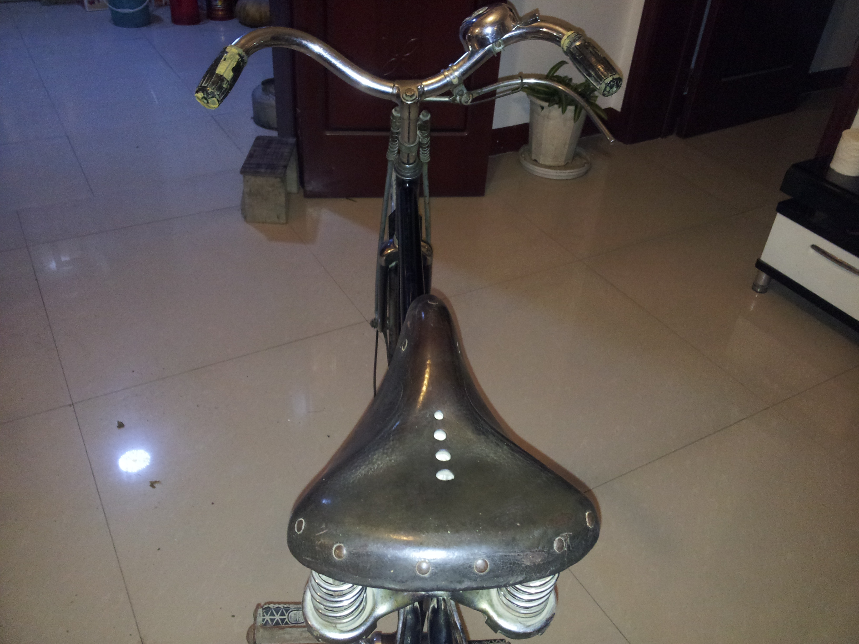  p>国防牌自行车是由青岛自行车厂 (公私合营青岛自行车厂)生产的一种