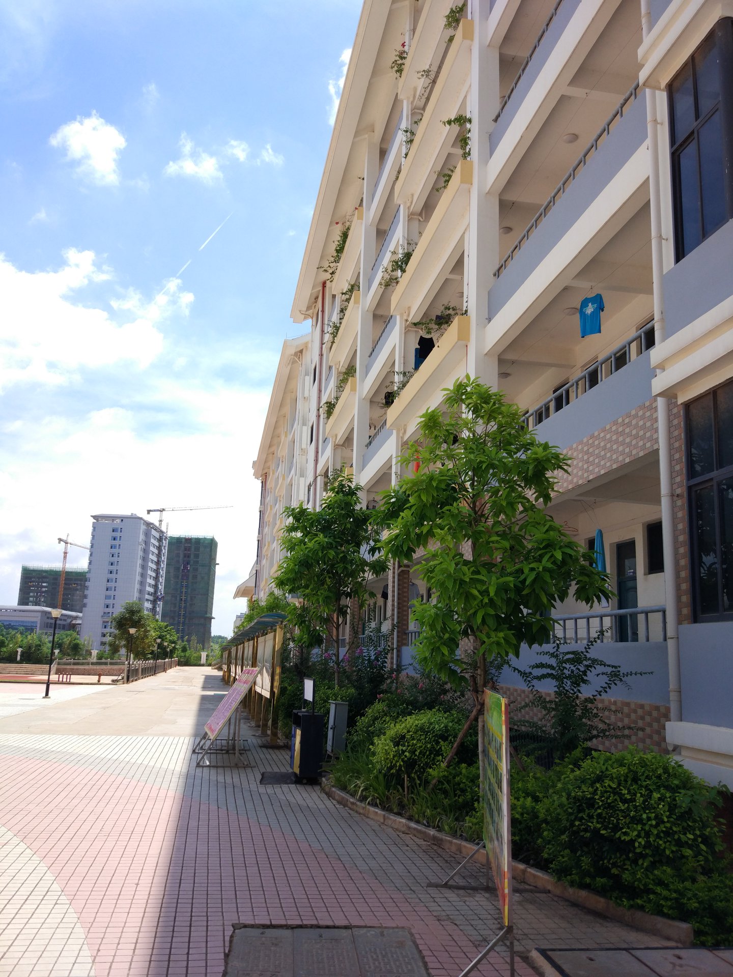 同时也是南宁市邕宁片区唯一的重点高中,旧校区(邕宁区蒲庙镇邕高巷3