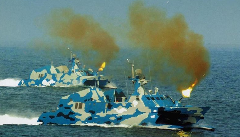 中国海军022型高速隐形导弹艇