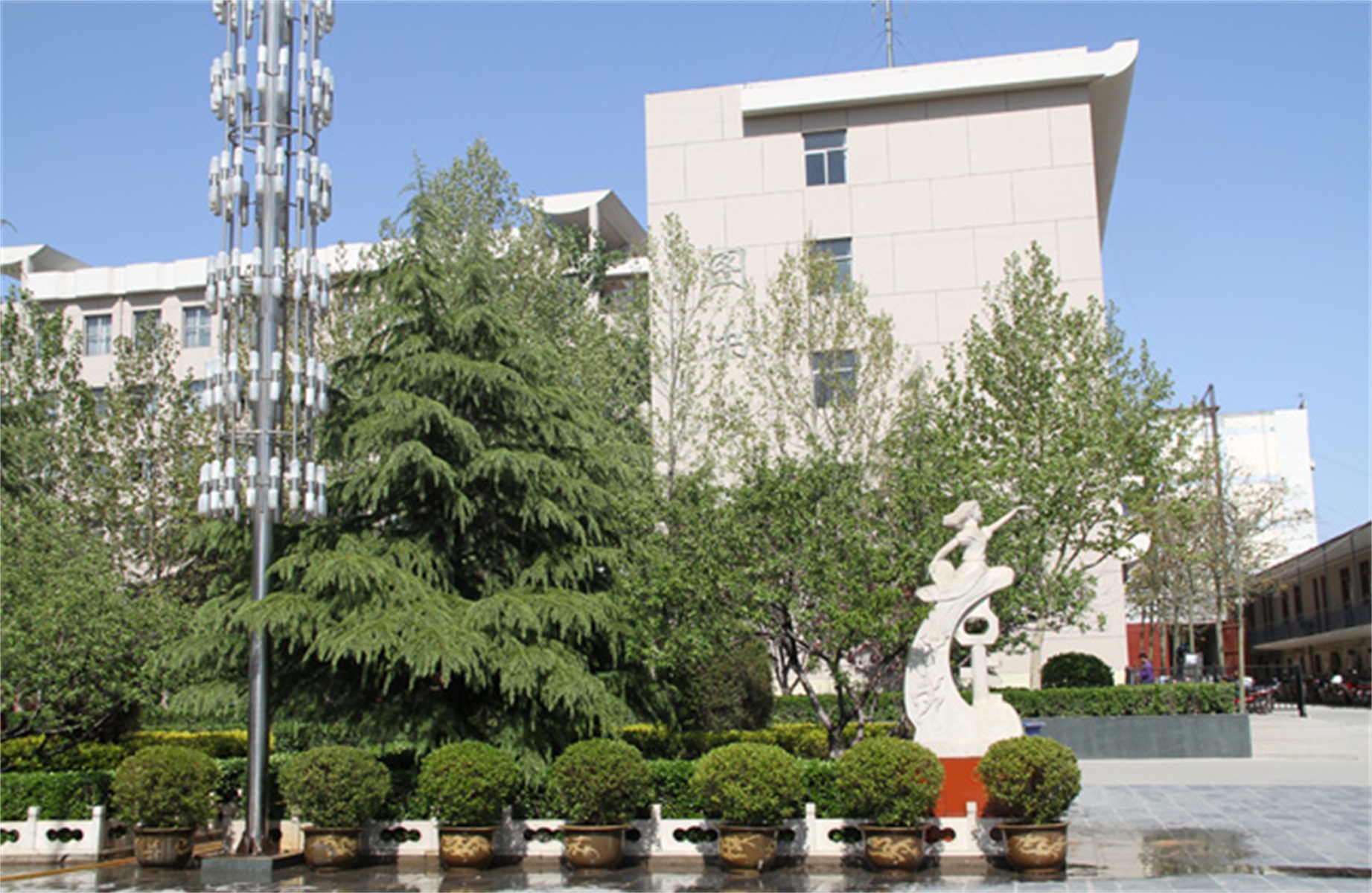  p> a href="#" data-lemmaid="15401202">山西运城盐化中学 /a>是