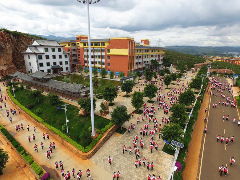 data-id="gnwmwcsnep">云南建水实验中学是一所完全中学,学校由红河州