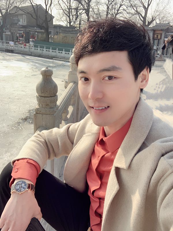  p data-id="gnwlkoowgt">高尚,男,安徽人,现居北京,制片人,出品人