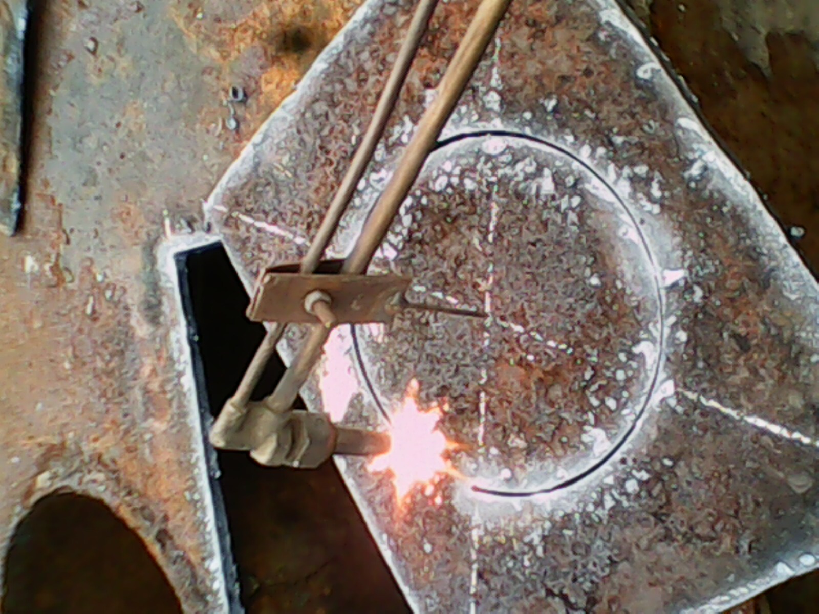  p>气割是指利用气体火焰将被切割的金属 a href="#" data-lemmaid="