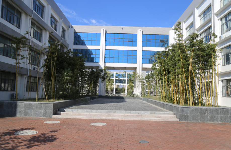  p>莒县文心高级中学创建于2014年,是莒县县委,县政府按照 a href="#"