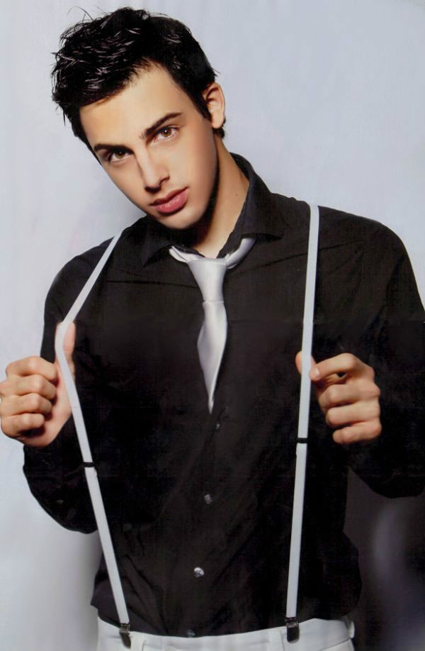 p>达林·赞雅(darin zanyar),1987年6月2日在斯德哥尔摩出生,瑞典歌手